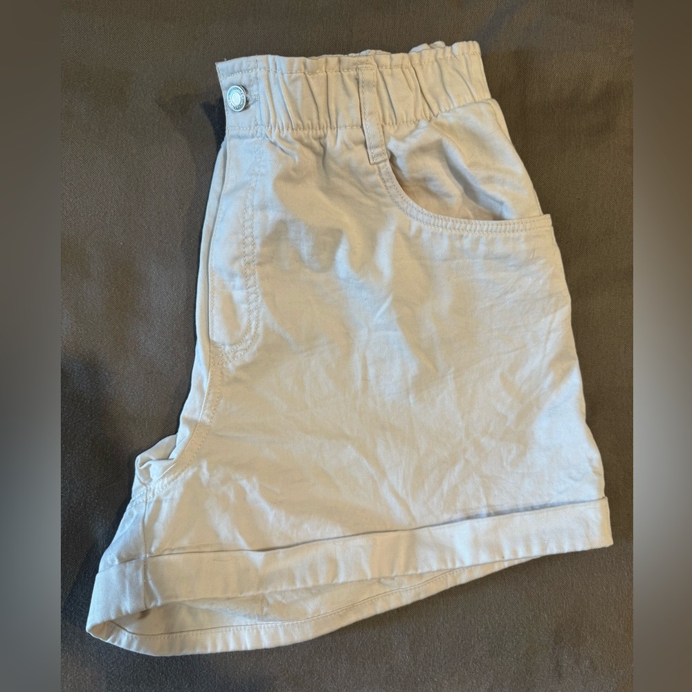 Cream paper bag Shorts
